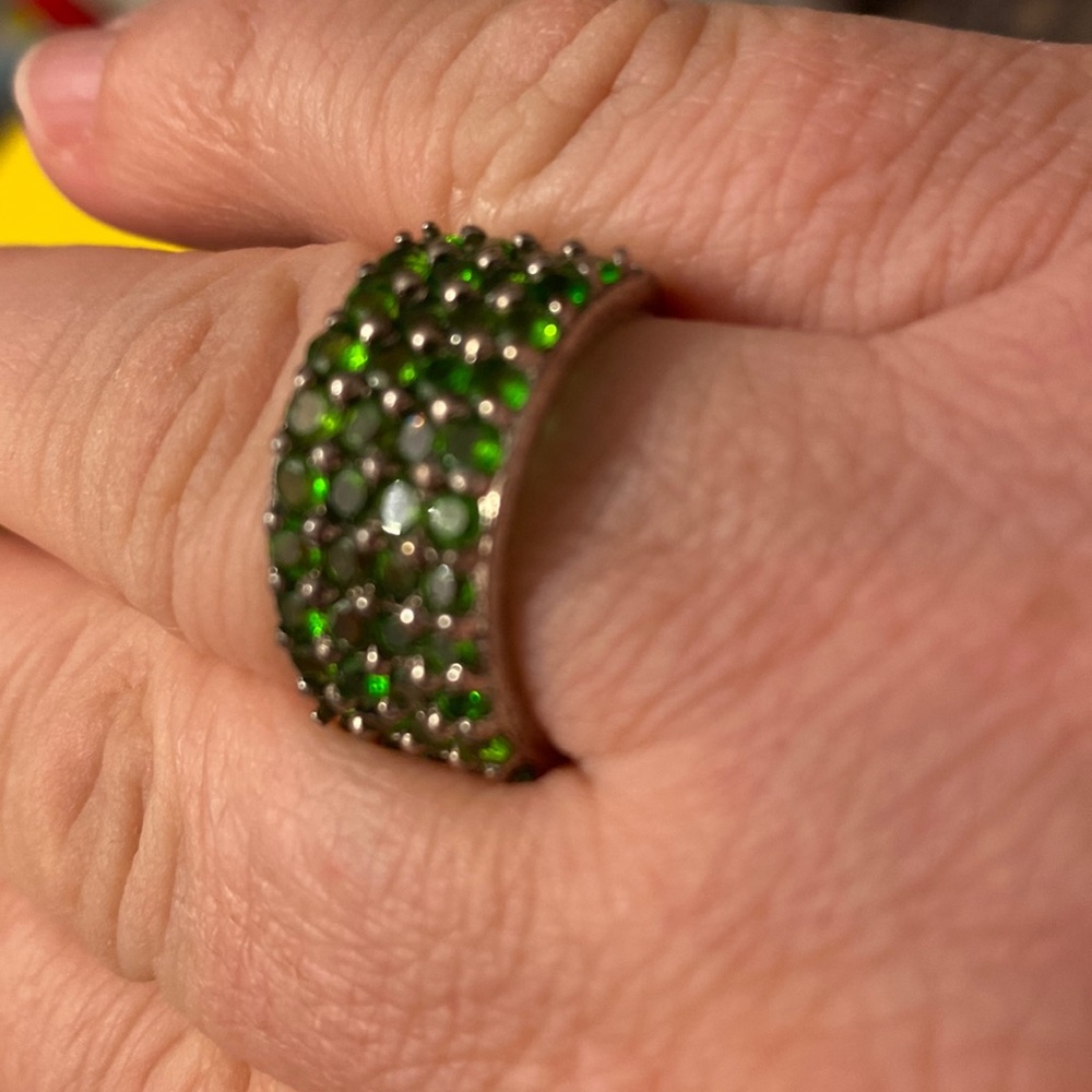Chrome diopside band ring